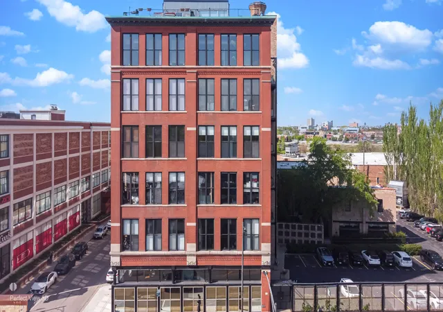 Homes for sale in Chicago, IL | 1872 N Clybourn Ave #103, Chicago, IL 60614 | MLS# 12699437
