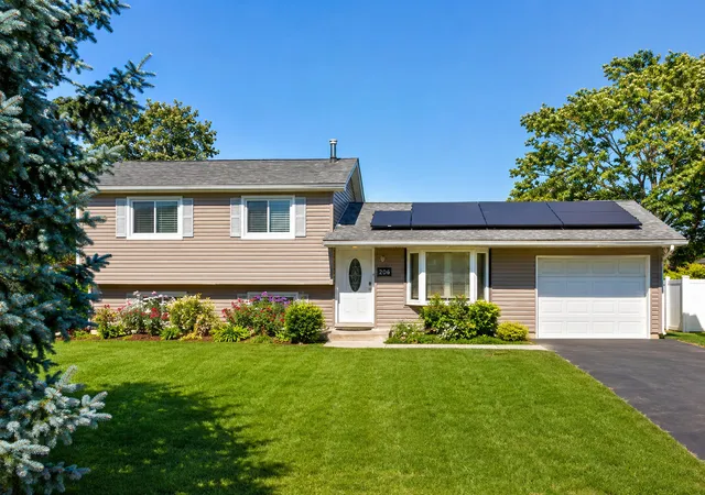 Homes for sale in Bolingbrook, IL | 206 E Briarcliff Rd, Bolingbrook, IL 60440 | MLS# 12699438