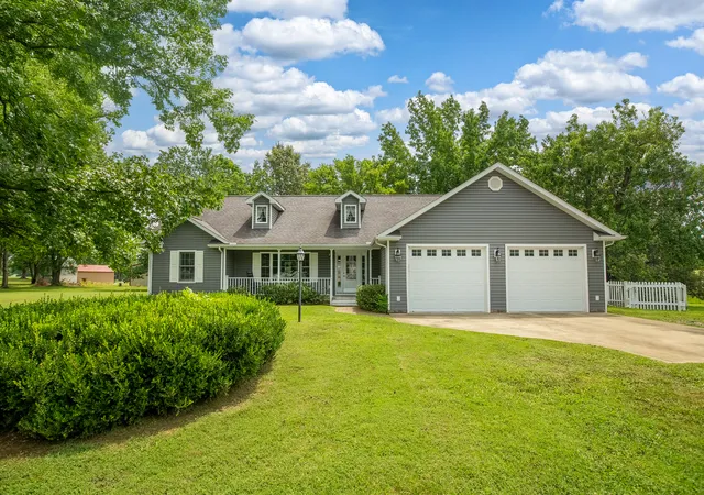 Photo 1 of Single family home for sale at 225 Southwest Dr, Harrisburg, IL 62946 | MLS# 12699443 | Listing updated on 2026-09-23