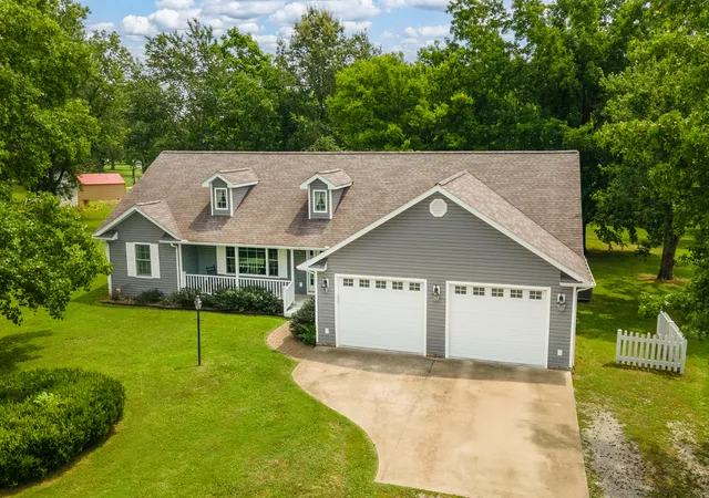 Photo 2 of Single family home for sale at 225 Southwest Dr, Harrisburg, IL 62946 | MLS# 12699443 | Listing updated on 2026-09-23