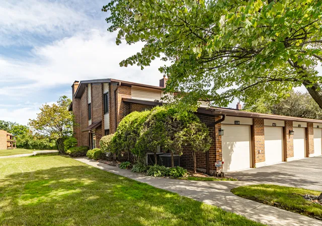 Photo 2 of Townhouse for sale at 1119 Deerfield Pl, Highland Park, IL 60035 | MLS# 12699445 | Listing updated on 2026-09-17