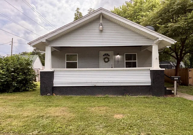 Homes for sale in Centralia, IL | 617 E 4th St, Centralia, IL 62801 | MLS# 12699450