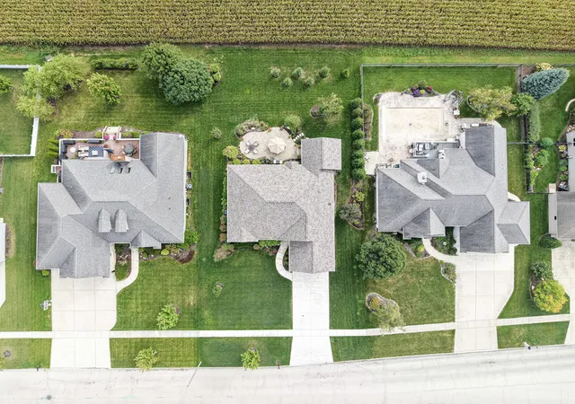 Photo 2 of Single family home for sale at 1934 Parkside Dr, Sycamore, IL 60178 | MLS# 12699452 | Listing updated on 2026-09-03