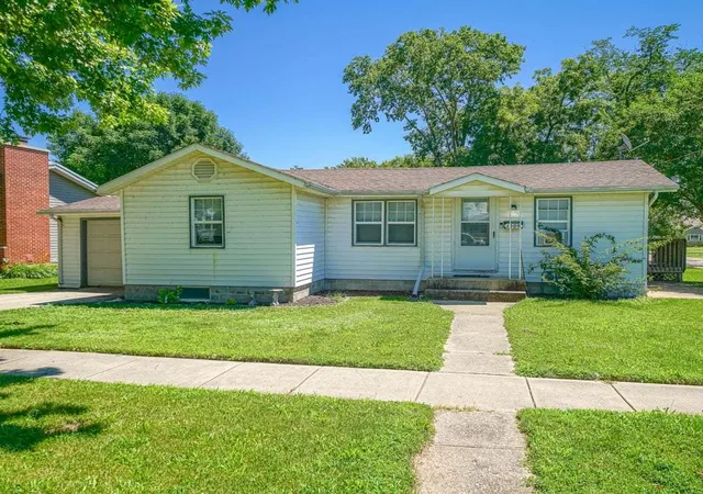 Homes for sale in Oregon, IL | 1009 S 4th St, Oregon, IL 61061 | MLS# 12699456