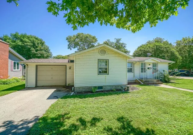 Homes for sale in Oregon, IL | 1009 S 4th St, Oregon, IL 61061 | MLS# 12699456