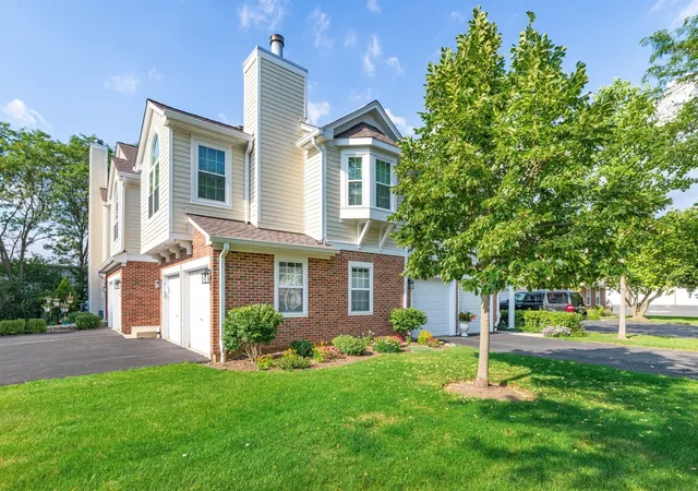 Homes for sale in Vernon Hills, IL | 622 Grosse Pointe Cir, Vernon Hills, IL 60061 | MLS# 12699483