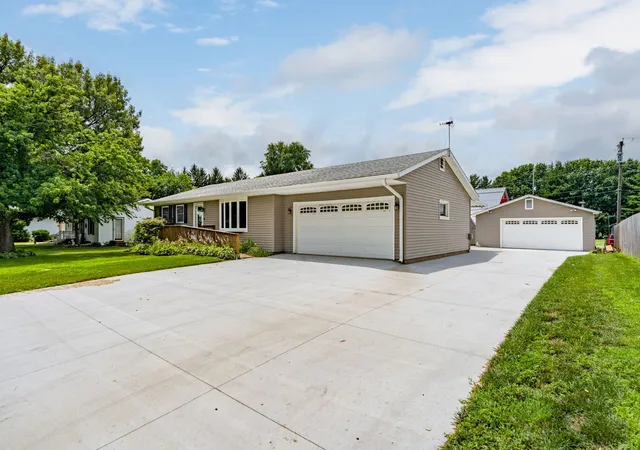 2nd image of 217 Melodie Ln, Colona, IL 61241 | MLS# 12699531