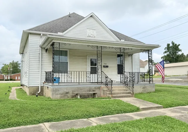 2nd image of 1163 1st St, Eldorado, IL 62930 | MLS# 12699542