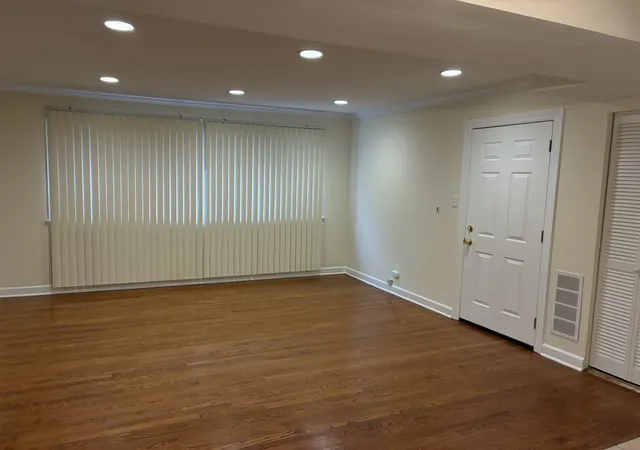 Homes for sale in Oak Park, IL | 1194 S Kenilworth Ave #1W, Oak Park, IL 60304 | MLS# 12699558