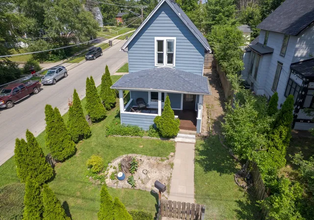 Homes for sale in Elgin, IL | 501 Raymond St, Elgin, IL 60120 | MLS# 12699588