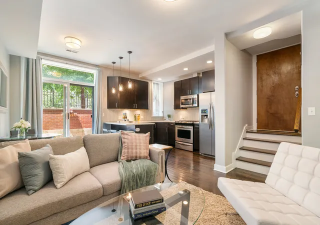 Homes for sale in Chicago, IL | 1525 N Claremont Ave #1A, Chicago, IL 60622 | MLS# 12699606