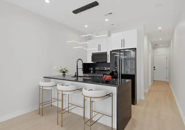 Homes for sale in Chicago, IL | 1355 N Western Ave #2B, Chicago, IL 60622 | MLS# 12699612