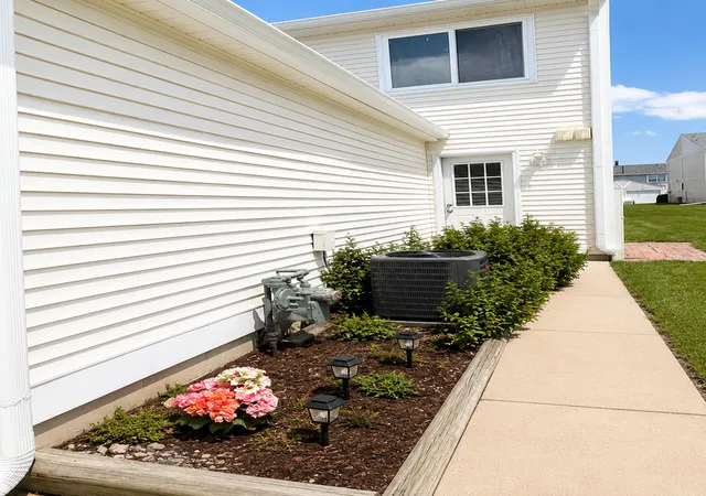 Homes for sale in Round Lake Beach, IL | 468 Meadow Green Ln, Round Lake Beach, IL 60073 | MLS# 12699639