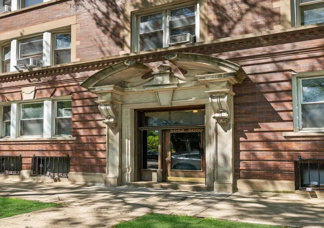 Homes for sale in Chicago, IL | 5052 S Blackstone Ave #2, Chicago, IL 60615 | MLS# 12699647