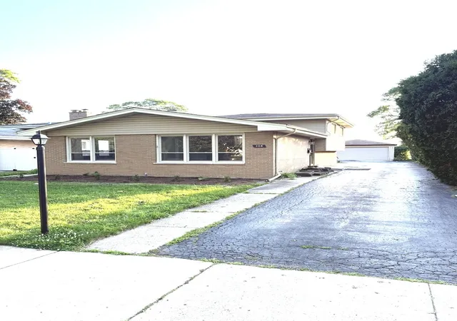 Homes for sale in Wheeling, IL | 308 Wheeling Ave, Wheeling, IL 60090 | MLS# 12699719