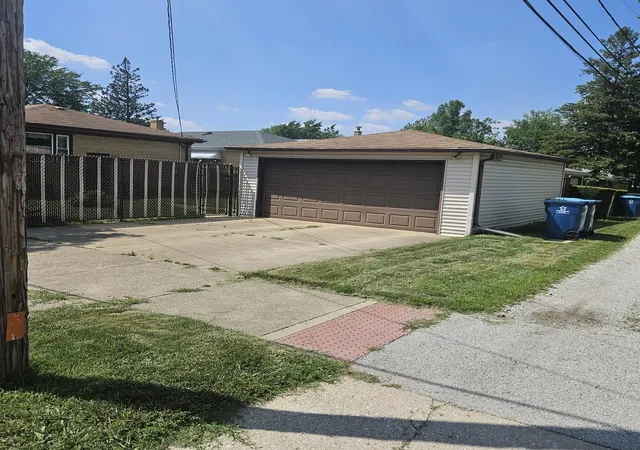 3rd image of 573 Gordon Ave, Calumet City, IL 60409 | MLS# 12699730