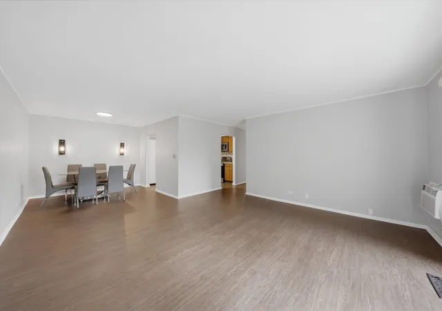 Homes for sale in Hinsdale, IL | 300 Claymoor Rd #2E, Hinsdale, IL 60521 | MLS# 12699734