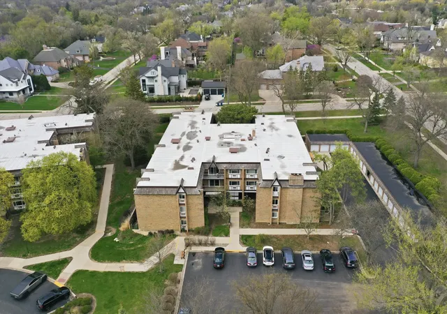 Homes for sale in Hinsdale, IL | 300 Claymoor Road, Hinsdale, IL 60521 | Houzeo