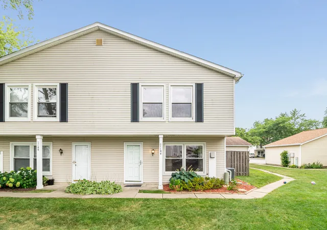 Homes for sale in Palatine, IL | 1184 E Candlenut Ln, Palatine, IL 60074 | MLS# 12699754