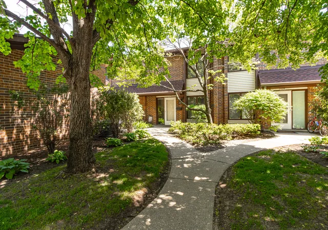 Homes for sale in Highland Park, IL | 1071 Deerfield Pl, Highland Park, IL 60035 | MLS# 12699757