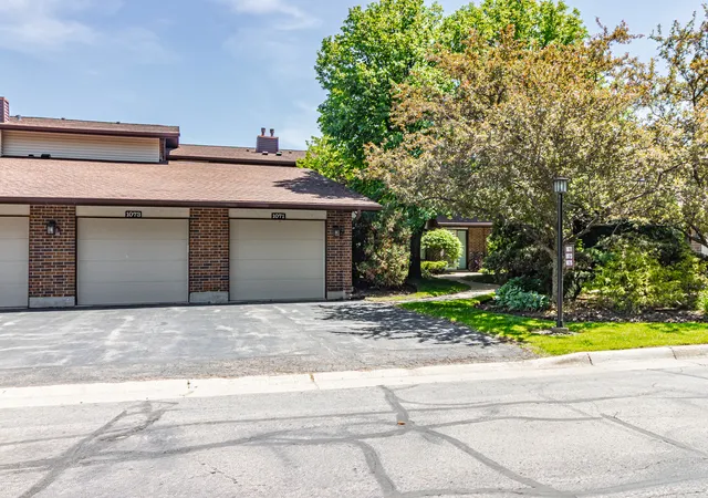 Homes for sale in Highland Park, IL | 1071 Deerfield Pl, Highland Park, IL 60035 | MLS# 12699757