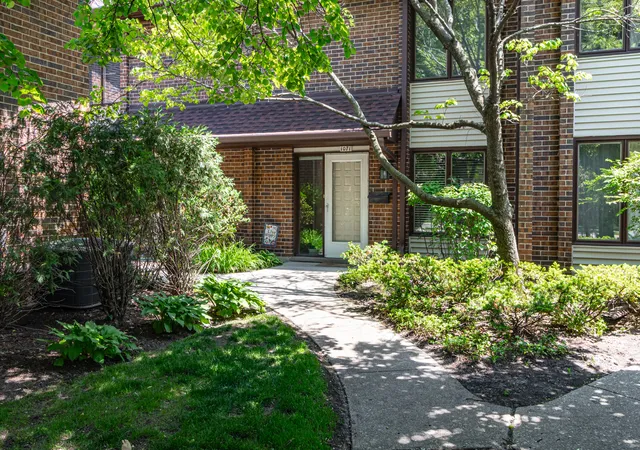 Homes for sale in Highland Park, IL | 1071 Deerfield Pl, Highland Park, IL 60035 | MLS# 12699757