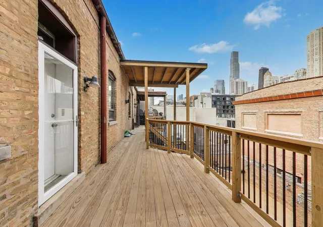 Homes for sale in Chicago, IL | 503 N Wells Street, Chicago, IL 60654 | Houzeo