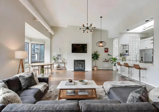 Homes for sale in Chicago, IL | 503 N Wells St #3, Chicago, IL 60654 | MLS# 12699802