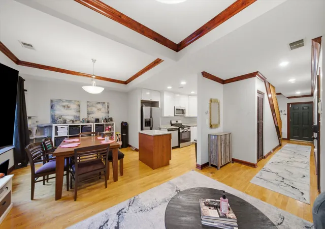 Homes for sale in Chicago, IL | 212 E 44Th St, Chicago, IL 60653