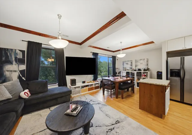 Homes for sale in Chicago, IL | 212 E 44Th St, Chicago, IL 60653