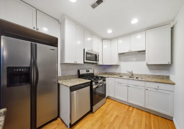 Homes for sale in Chicago, IL | 212 E 44Th St, Chicago, IL 60653