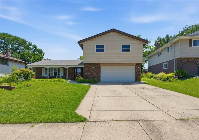 1st image of 160 Fairfield Wy, Bloomingdale, IL 60108 | MLS# 12699814