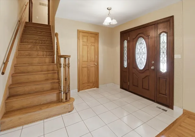 3rd image of 160 Fairfield Wy, Bloomingdale, IL 60108 | MLS# 12699814
