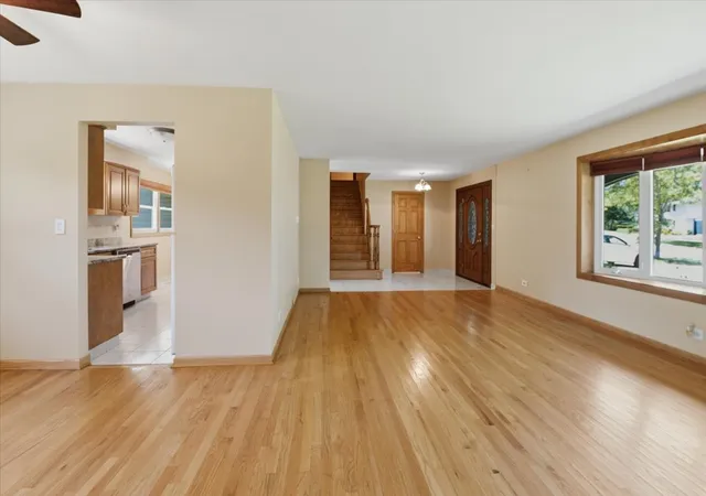 4th image of 160 Fairfield Wy, Bloomingdale, IL 60108 | MLS# 12699814