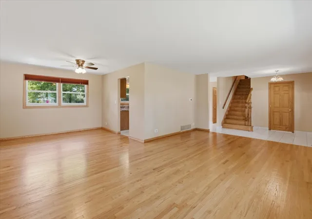 5th image of 160 Fairfield Wy, Bloomingdale, IL 60108 | MLS# 12699814