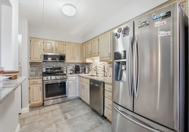 5th image of 6443 Clarendon Hills Rd #402, Willowbrook, IL 60527 | MLS# 12699839