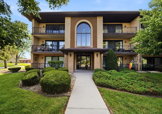 Homes for sale in Orland Park, IL | 15128 Evergreen Dr #3A, Orland Park, IL 60462 | MLS# 12699847