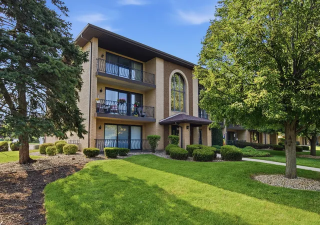 Homes for sale in Orland Park, IL | 15128 Evergreen Dr #3A, Orland Park, IL 60462 | MLS# 12699847