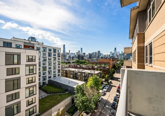 Homes for sale in Chicago, IL | 511 W Division Street, Chicago, IL 60610 | Houzeo