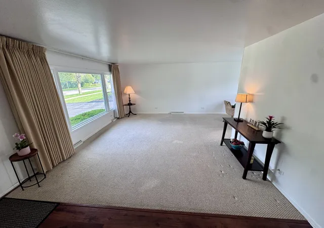 5th image of 604 N Wilshire Dr, Mount Prospect, IL 60056 | MLS# 12699883