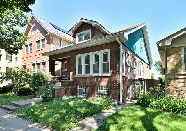 Homes for sale in Chicago, IL | 2630 W Carmen Ave, Chicago, IL 60625 | MLS# 12699894