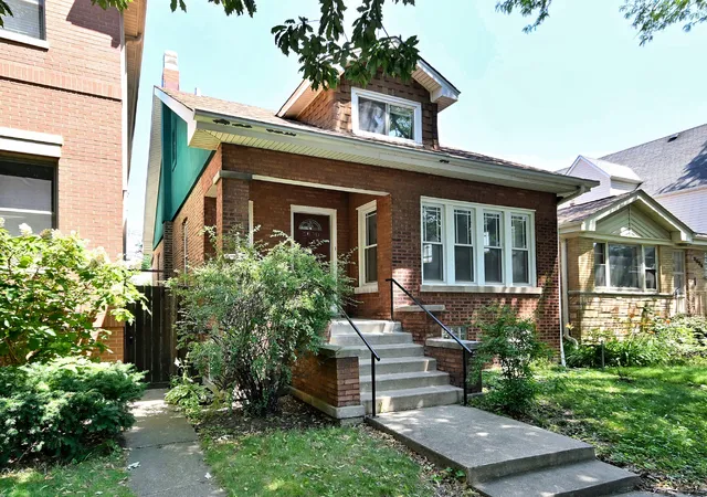 Homes for sale in Chicago, IL | 2630 W Carmen Ave, Chicago, IL 60625 | MLS# 12699894