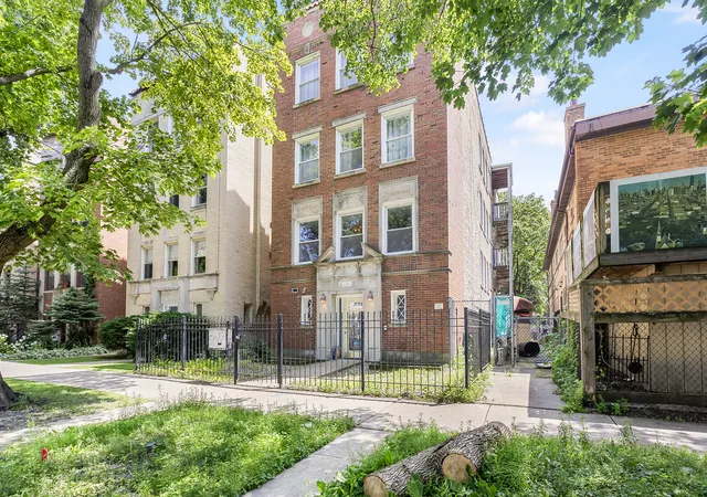 Homes for sale in Chicago, IL | 1747 W Pratt Blvd #1, Chicago, IL 60626 | MLS# 12699900