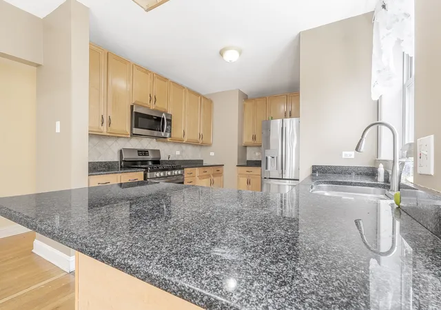 Homes for sale in Chicago, IL | 1747 W Pratt Boulevard, Chicago, IL 60626 | Houzeo