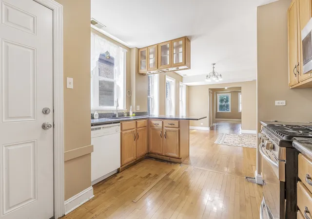 Homes for sale in Chicago, IL | 1747 W Pratt Blvd #1, Chicago, IL 60626 | MLS# 12699900
