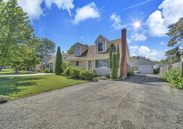 Homes for sale in Grayslake, IL | 18843 W Deerpath Rd, Grayslake, IL 60030 | MLS# 12699912