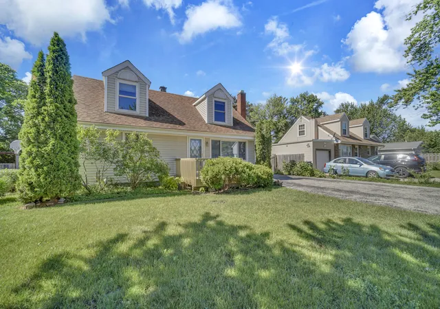 Homes for sale in Grayslake, IL | 18843 W Deerpath Rd, Grayslake, IL 60030 | MLS# 12699912
