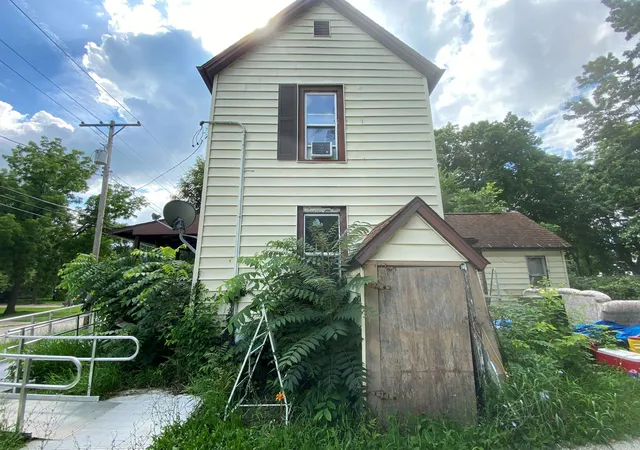 Homes for sale in Bloomington, IL | 1413 W Oakland Ave, Bloomington, IL 61701 | MLS# 12699953