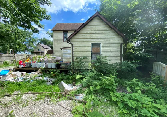 Homes for sale in Bloomington, IL | 1413 W Oakland Ave, Bloomington, IL 61701 | MLS# 12699953
