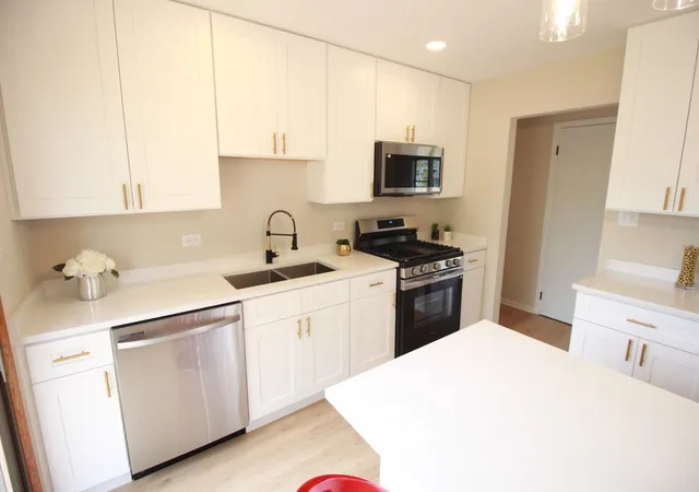 3rd image of 7523 Nottingham Dr, Tinley Park, IL 60477 | MLS# 12699954